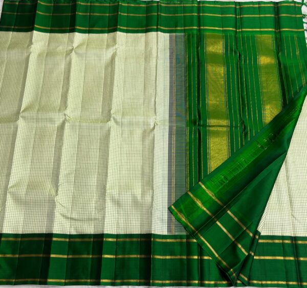 Kanjivaram Silk Saree in Light Pista Green with Leaf Green Border