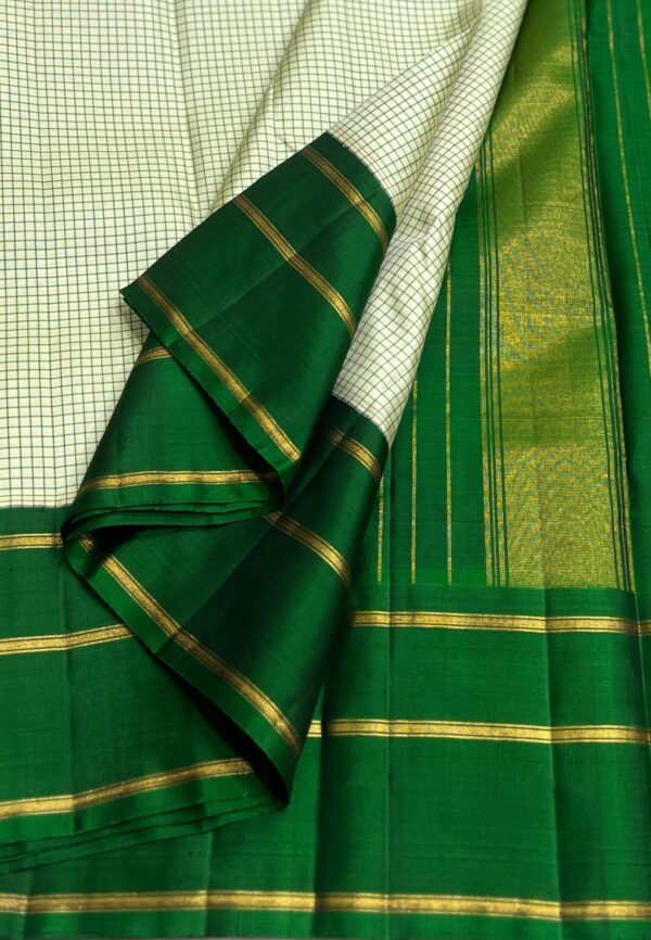 Kanjivaram Silk Saree in Light Pista Green with Leaf Green Border