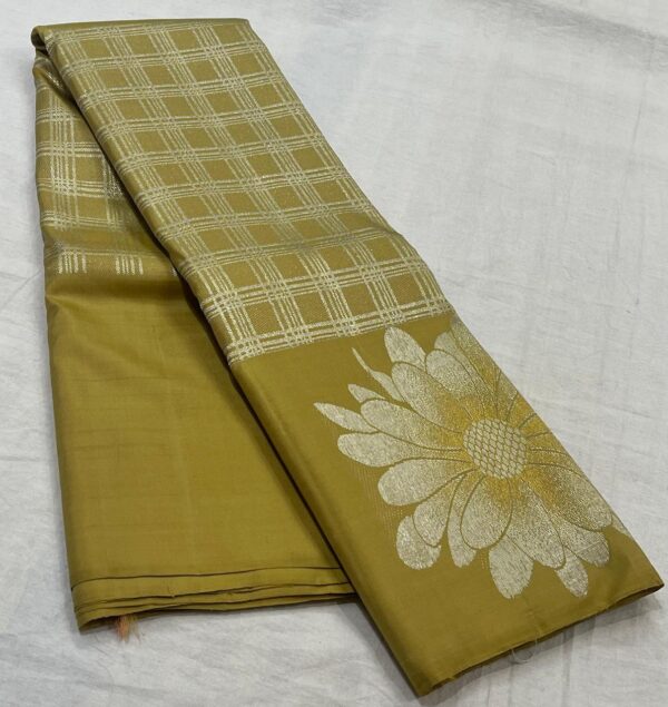 Kanjivaram Silk Saree in Mehandi Green and Coral Pink