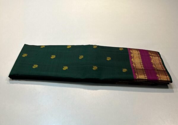 Retta Patta Border Kanchipuram silk Saree In Green With Pink