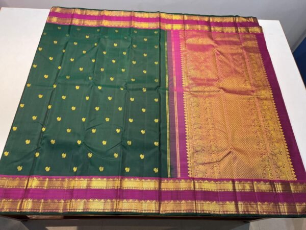 Retta Patta Border Kanchipuram silk Saree In Green With Pink