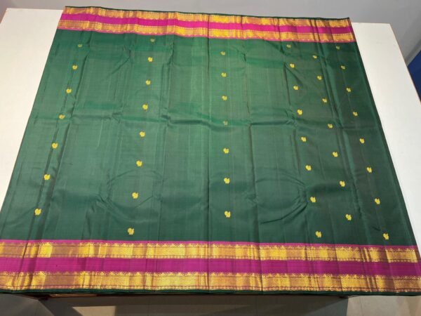 Retta Patta Border Kanchipuram silk Saree In Green With Pink