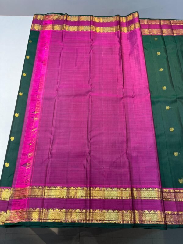 Retta Patta Border Kanchipuram silk Saree In Green With Pink