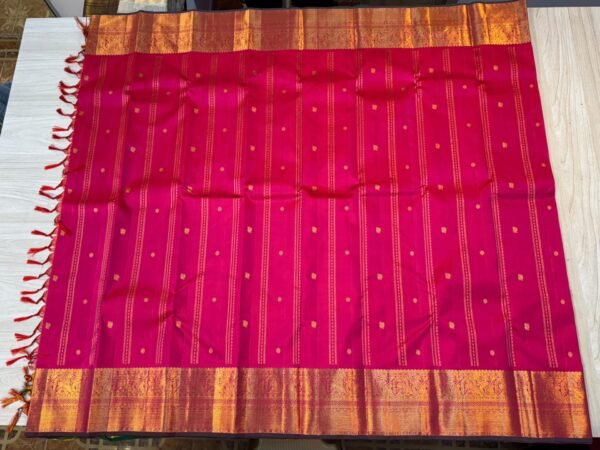 Kanchipuram SIlk Saree In Reddish Pink