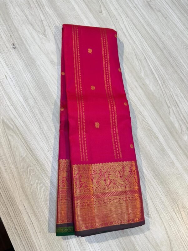 Kanchipuram SIlk Saree In Reddish Pink