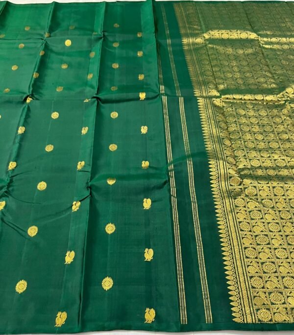 Borderless Kanchipuram Silk Saree In Bottle Green