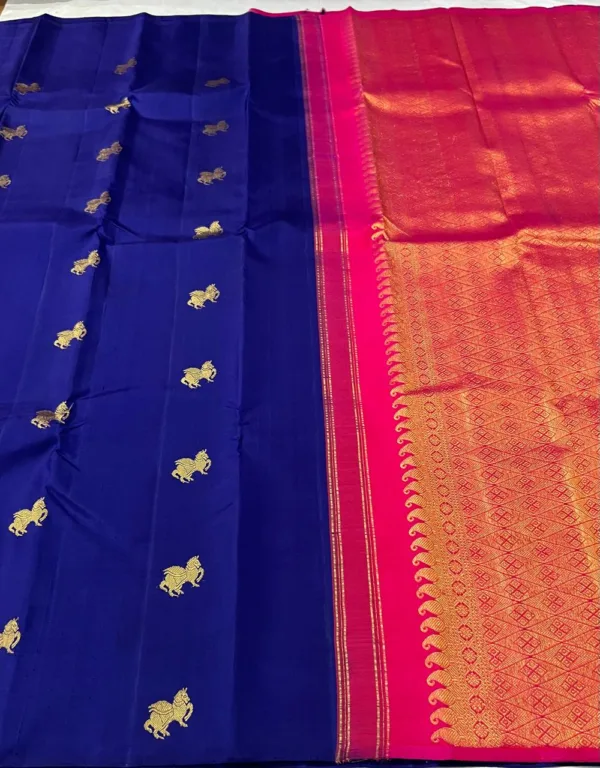 Borderless Blue Kanchipuram SIlk Saree With Pink Pallu