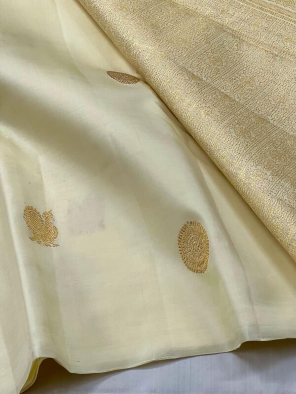 BoderLeass Kanchipuram Silk Saree In Cream