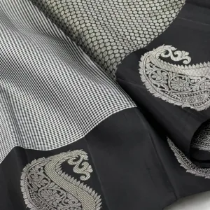 Checks Kanchipuram silk Saree In Black