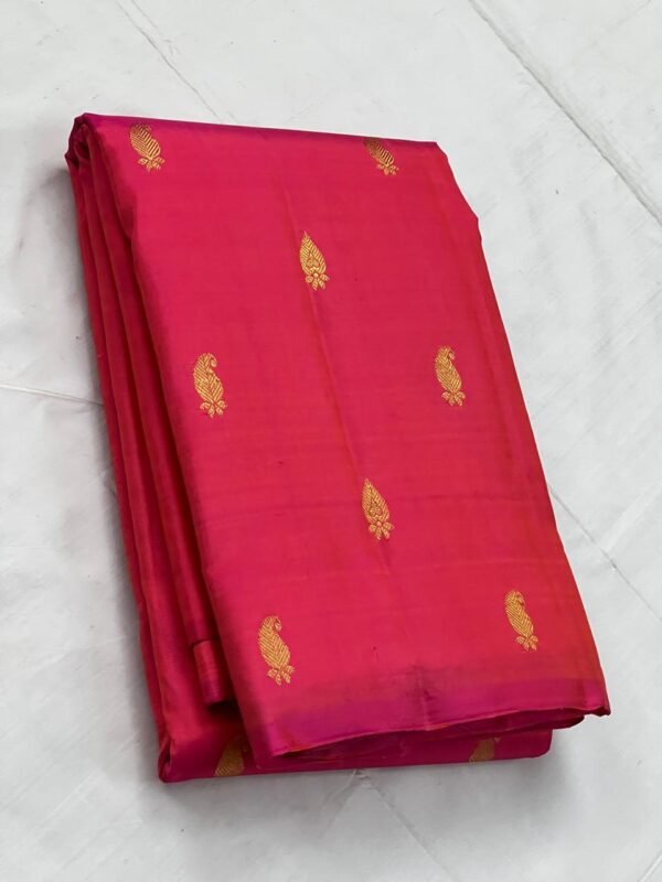 Borderless Kanchipuram Silk Saree In Rani With Green