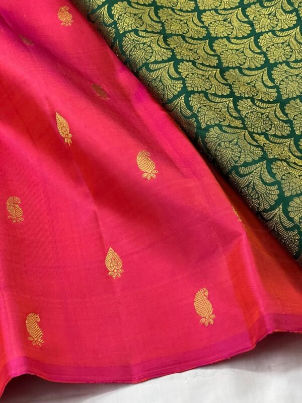 Borderless Kanchipuram Silk Saree In Rani With Green