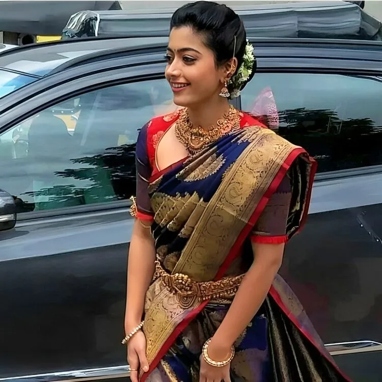 Elegance Draped in Tradition: Rashmika Mandanna in Kanjivaram Saree at Mugdha Store Launch, Hyderabad 5 Rashmika Mandanna in Kanjivaram saree