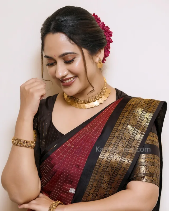 Miya George in Kanjivaram Saree: A Classic Maroon-Black Beauty That Turns Heads 4 Miya George in Kanjivaram saree