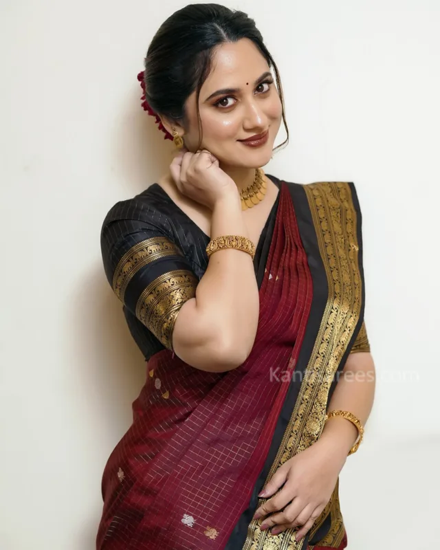 Miya George in Kanjivaram Saree: A Classic Maroon-Black Beauty That Turns Heads 5 Miya George in Kanjivaram saree