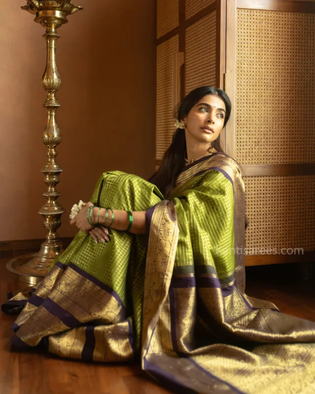 pooja hegde green saree 1