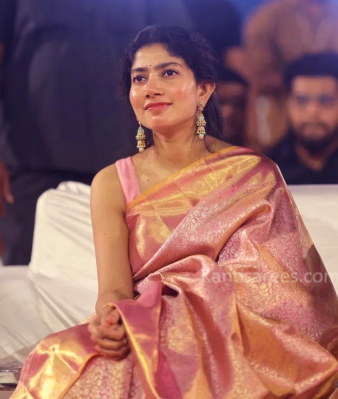 Sai Pallavi in Kanjivaram Saree: A Vision of Grace in Pink at Shyam Singha Roy Trailer Launch 7 Sai Pallavi in Kanjivaram saree