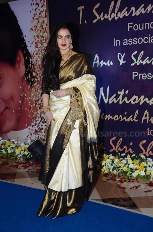 Rekha in Kanchipuram Silk Saree: Timeless Grace in Black and White Elegance 2 Rekha in Kanchipuram Silk Saree