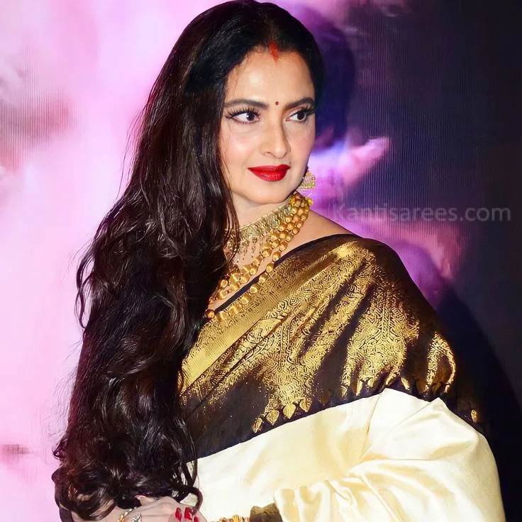 Rekha in Kanchipuram Silk Saree: Timeless Grace in Black and White Elegance 3 Rekha in Kanchipuram Silk Saree