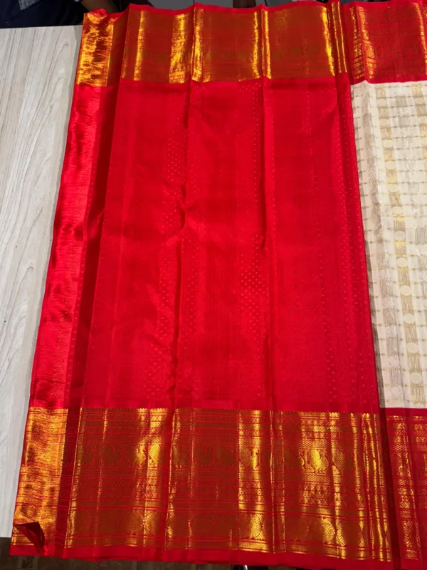 Muhurtham Kanchipuram Silk Saree In White with Red