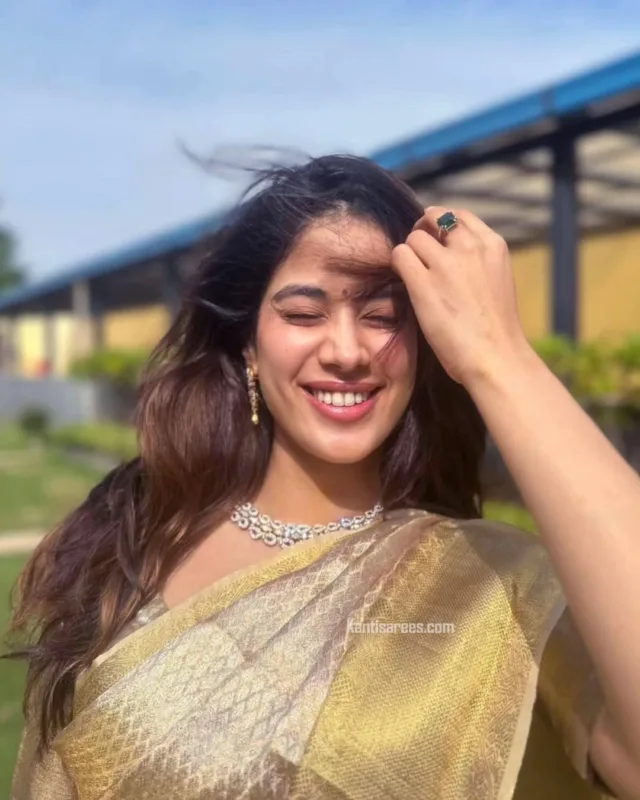 Janhvi Kapoor in Kanjivaram Silk Saree Looks Like a Golden Dream Come True 5 Janhvi Kapoor in Kanjivaram Silk Saree