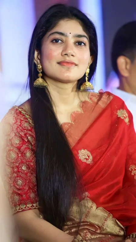 Sai Pallavi in Cotton Silk Saree: A Timeless Tomato Red Elegance That Celebrates Handloom Heritage 2 sai pallavi 1