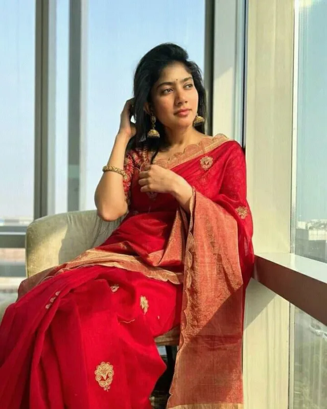 Sai Pallavi in Cotton Silk Saree: A Timeless Tomato Red Elegance That Celebrates Handloom Heritage 4 sai pallavi 2