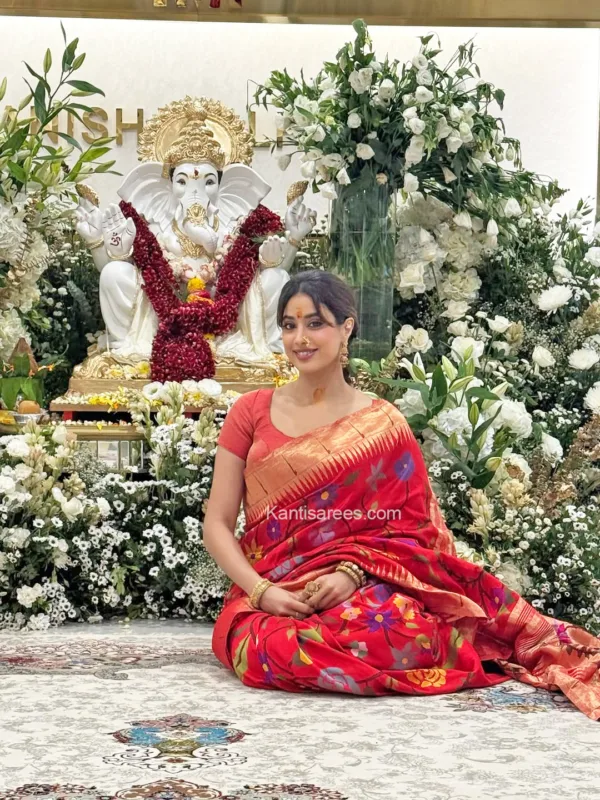 Jahnvi Kapoor in Paithani Silk Saree: A Radiant Celebration of Red, Heritage, and Handloom Artistry 3 janvikapoor 1