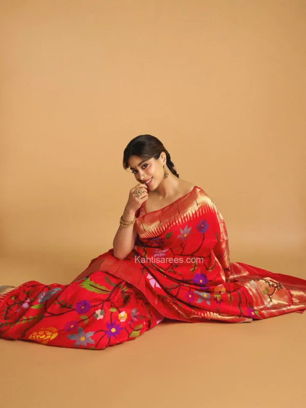 Jahnvi Kapoor in Paithani Silk Saree: A Radiant Celebration of Red, Heritage, and Handloom Artistry 2 Jahnvi Kapoor