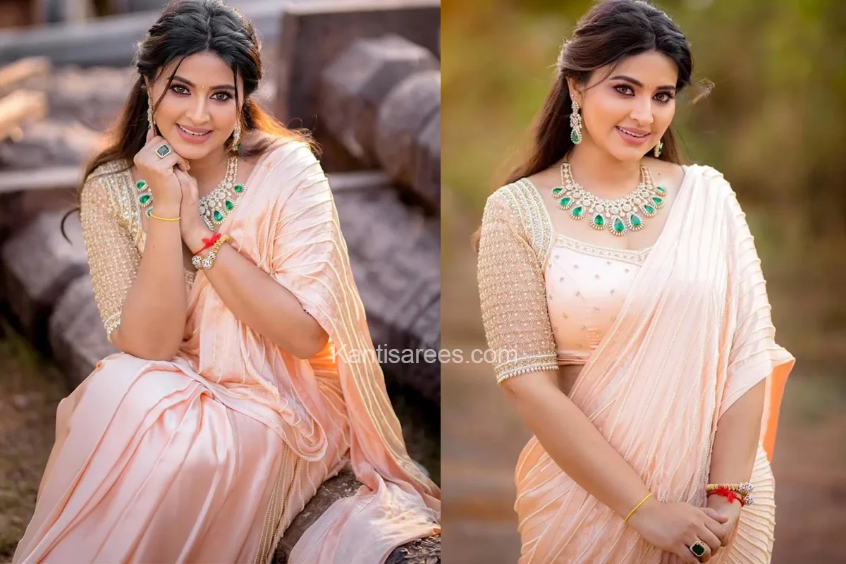 Sneha In elegant peach saree.
