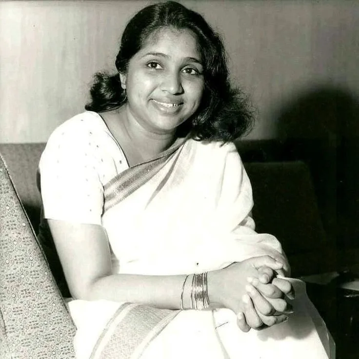 Asha Bhosle Biography: The Evergreen Voice of India | Life, Songs & Legacy 4 Asha Bhosle Biography