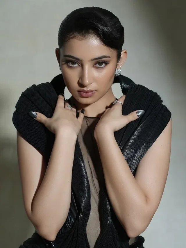 Top 7 Sara Arjun Outfits: Stunning Ethnic & Modern Fashion Looks